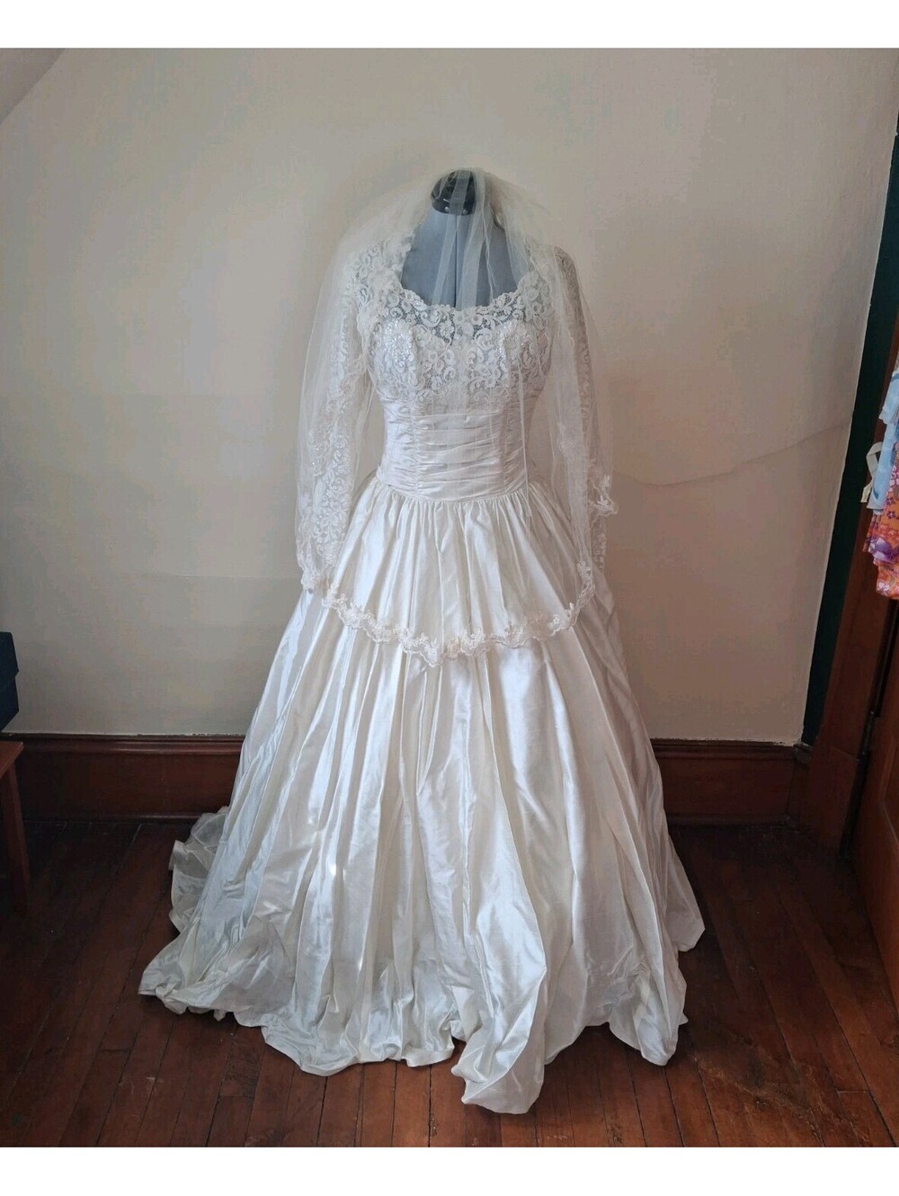 1950s Lace Wedding Dress Professionally Restored Sz S/M Gown W Accessories